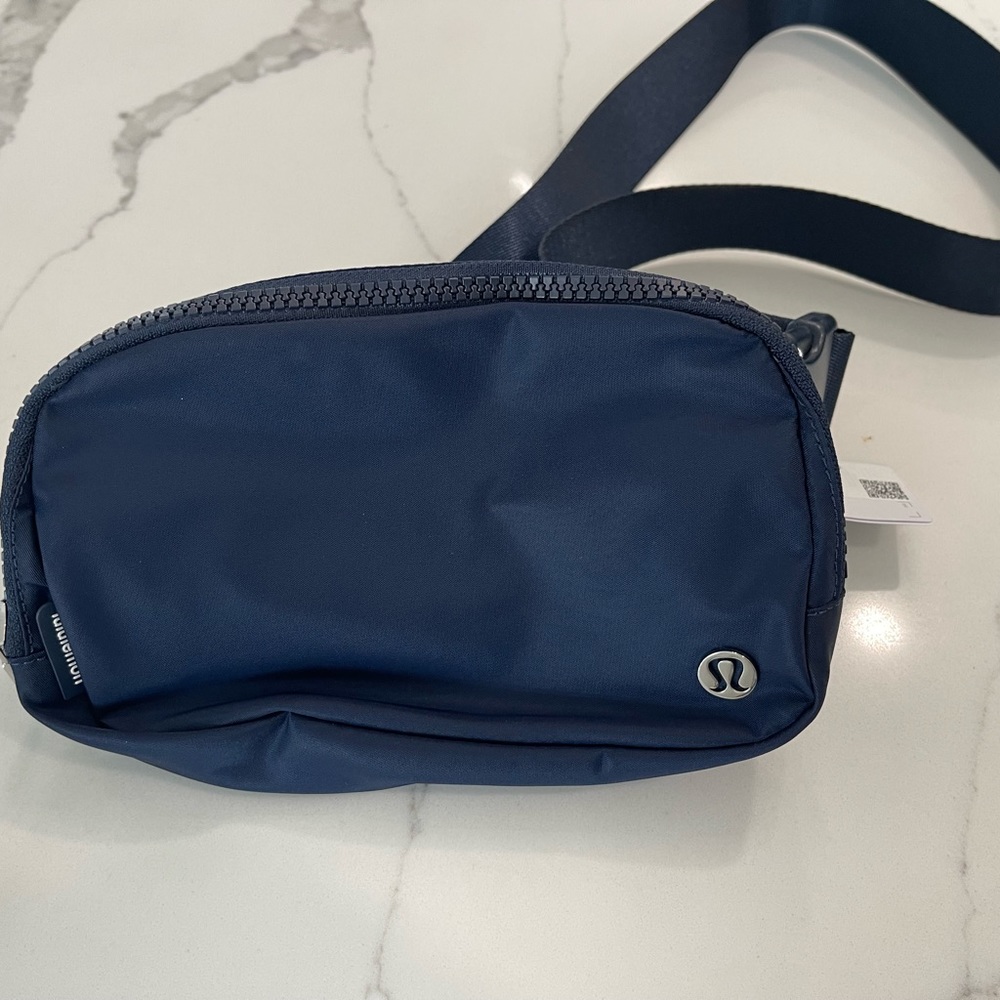 Everywhere belt bag lululemon NAVY